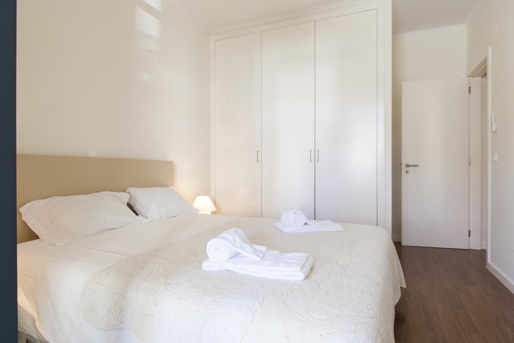 Joivy Stunning 3br Apt With Balcony, Nearby Saldanha Subway & Ist * Lisbon